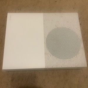 Xbox box one s still works and no issues or problems with it up for sale 😊